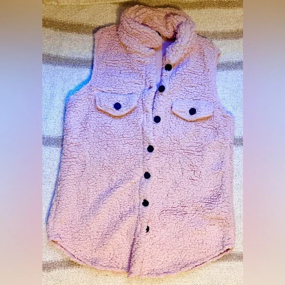 Women's Pink Sherpa Vest - Picture 8 of 11